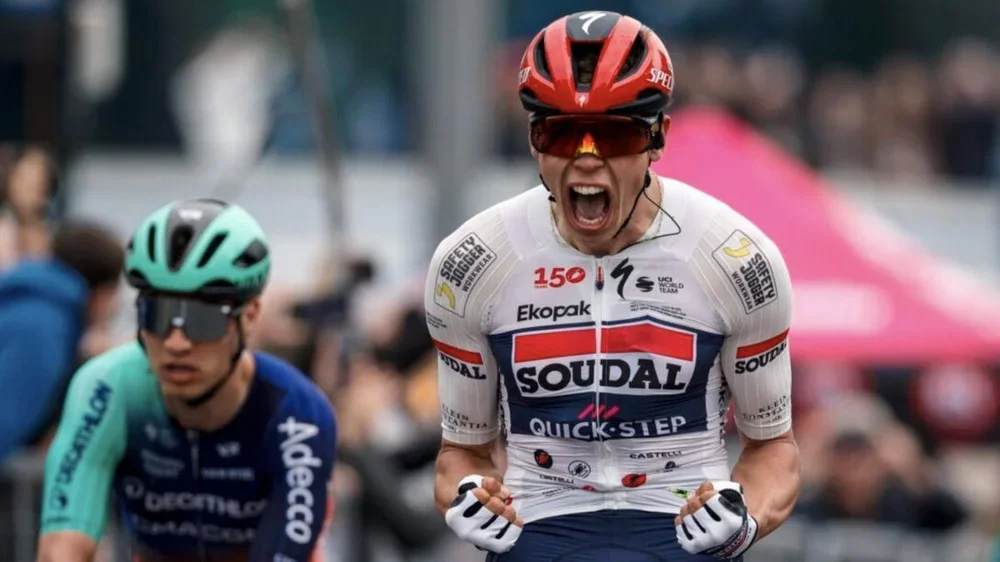 Magnier celebra su victoria en la etapa 1 del Giro de Italia